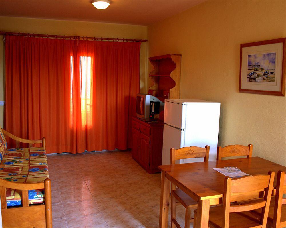 Apartamentos Moon Dreams Cabo De Banos Cala'N Blanes  Exteriér fotografie