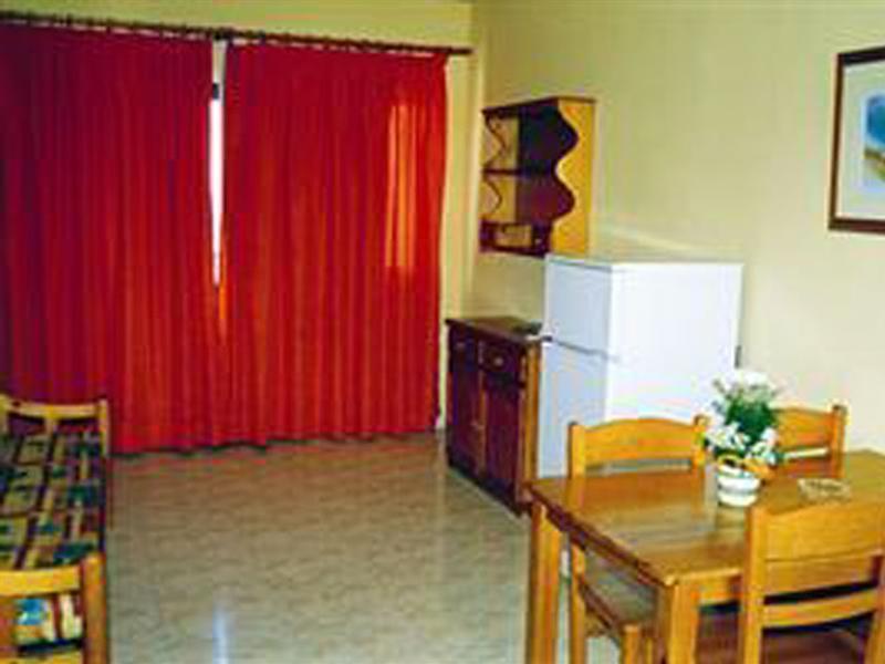 Apartamentos Moon Dreams Cabo De Banos Cala'N Blanes  Exteriér fotografie